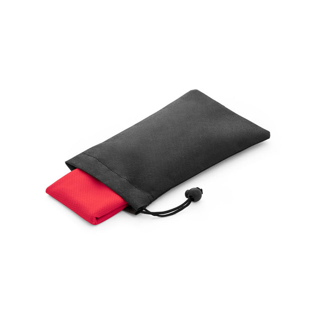 Toalha esportiva refrescante em 100% poliéster reciclado (100% rPET) com bolsa em nonwoven  Modelo BERNAL